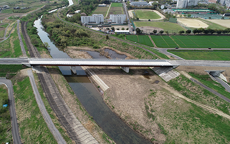 県　公共 道路改築(高規格ICアクセス)【債務】(主)岐阜美山線(仮称)伊自良川橋床版工事